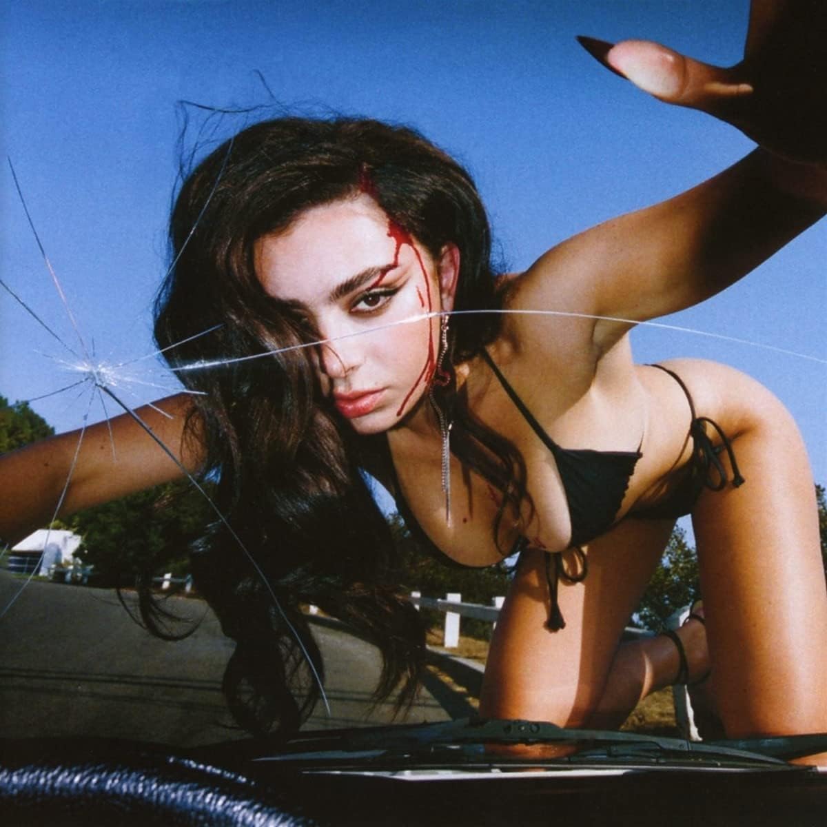 Charli XCX – Crash