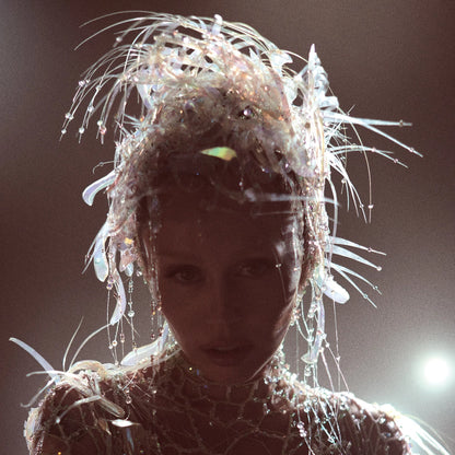 Miley Cyrus – Something Beautiful